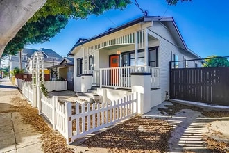 356 W 15th St in San Pedro, CA - Foto de edificio - Building Photo