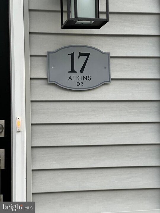 17 Atkins Dr in Bridgeport, PA - Building Photo