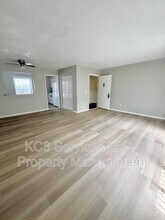 8717 Countryshire Ln in Kansas City, MO - Building Photo - Building Photo