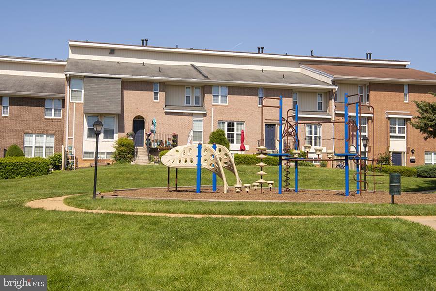 1699 Yale Pl in Rockville, MD - Foto de edificio