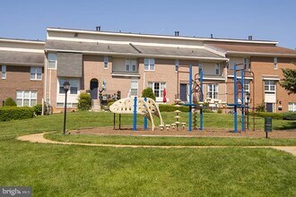 1699 Yale Pl in Rockville, MD - Foto de edificio - Building Photo