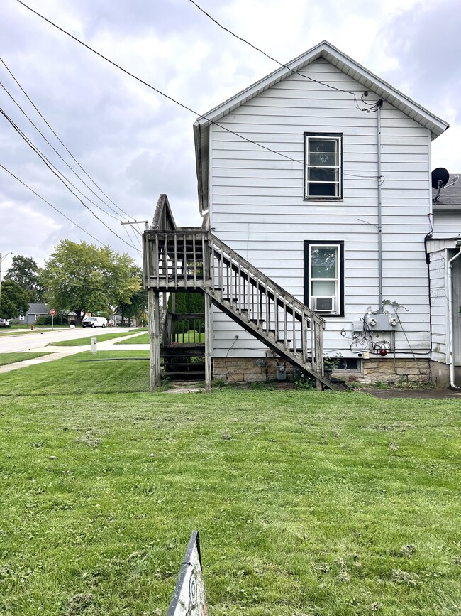 575 E Division St, Unit 2 in Lockport, IL - Building Photo - Building Photo