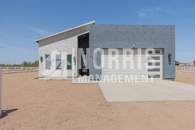 property at 4210 N Roble Cir