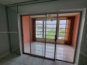 8280 Sunrise Lakes Blvd in Sunrise, FL - Building Photo - Building Photo