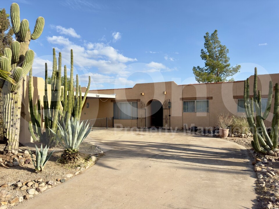 3921 W Sunny Hills Pl in Tucson, AZ - Building Photo