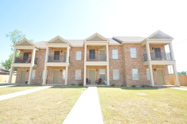 property at 318-318 Wesley Pl