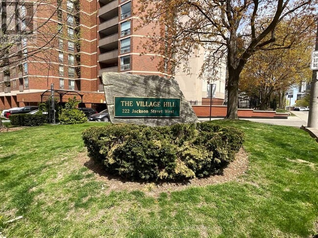 222 Jackson St W in Hamilton, ON - Building Photo - Building Photo