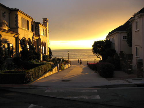 2400 Ocean Dr, Unit Apartment in Manhattan Beach, CA - Foto de edificio