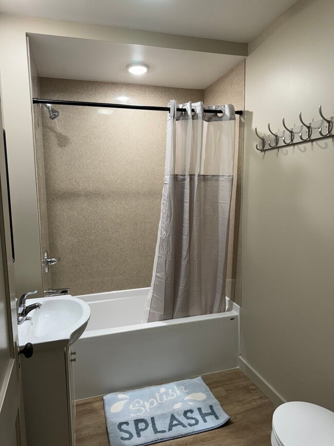 405 N Victor St in Christopher, IL - Foto de edificio - Building Photo