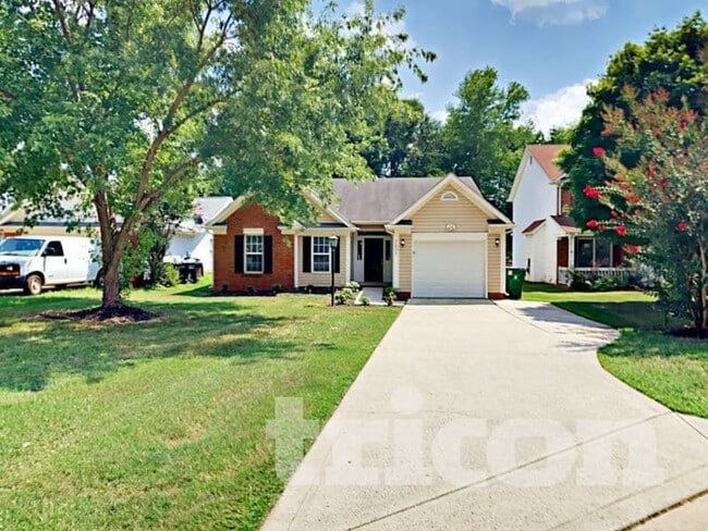 7401 Fallow Ln in Charlotte, NC - Foto de edificio - Building Photo