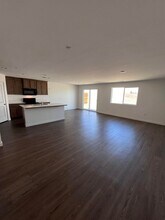 7311 Millers Pt Ln in Bakersfield, CA - Building Photo - Building Photo