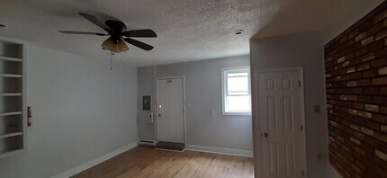 7153 Torresdale Ave, Unit 1 Front Office in Philadelphia, PA - Building Photo - Building Photo