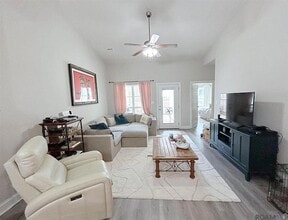 8114 Stonelake Ave in Baton Rouge, LA - Foto de edificio - Building Photo