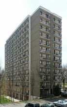 Senior Chateau On the Hill in Cincinnati, OH - Building Photo - Building Photo