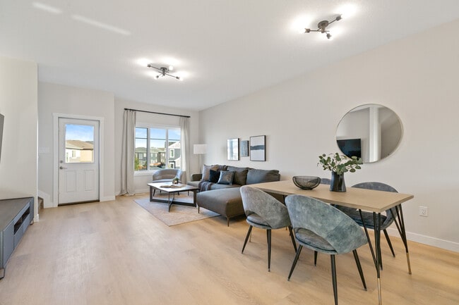 8051 Orchards Green SW in Edmonton, AB - Building Photo - Building Photo