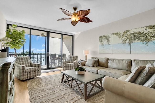 11370 12 Oaks Way in North Palm Beach, FL - Building Photo - Building Photo