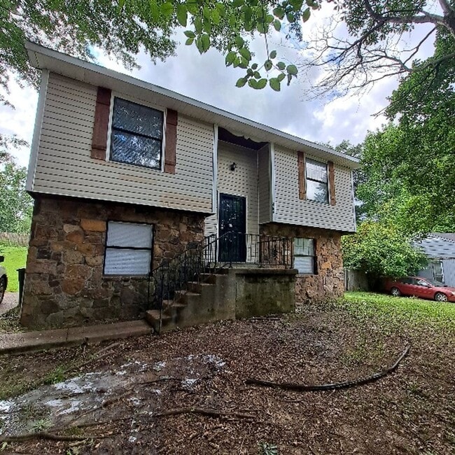 3785 Walsingham Dr