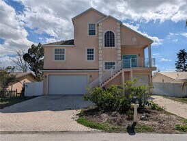 7436 Islander Ln in Hudson, FL - Building Photo