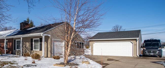 257 Manor Dr in Riverdale, IA - Building Photo - Building Photo