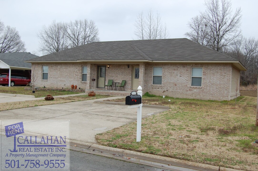 1033 Gina Cir in Jacksonville, AR - Building Photo