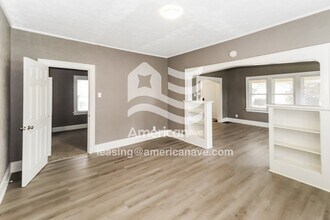 831 S Walnut St in South Bend, IN - Building Photo - Building Photo