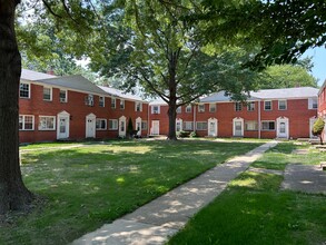 Blisswood Village Condominiums in Euclid, OH - Building Photo - Building Photo