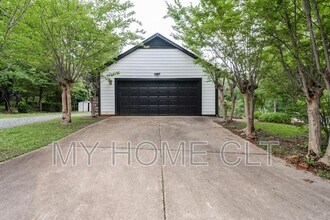 8413 Woodford Bridge Dr in Charlotte, NC - Building Photo - Building Photo