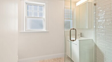 33 Devoe St, Unit Apt. A in Dobbs Ferry, NY - Foto de edificio - Building Photo