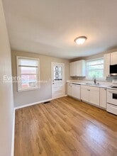 3233 Southlake Dr in Nashville, TN - Foto de edificio - Building Photo