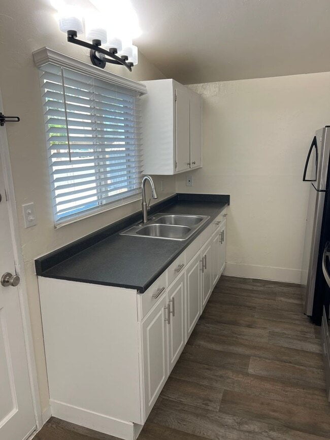 575 Jeffree St in El Cajon, CA - Building Photo - Building Photo
