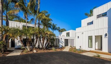 250 Hillcrest Dr in Encinitas, CA - Building Photo - Building Photo