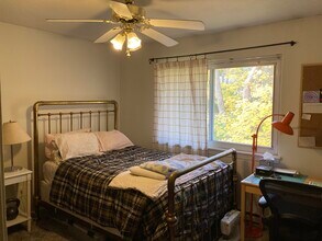 74 Barrett St, Unit #306 Coachlight in Northampton, MA - Building Photo - Building Photo