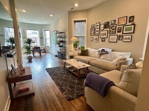 1328 N Maplewood Ave, Unit 3 in Chicago, IL - Building Photo - Building Photo