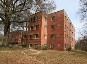 South Pointe Apartments in Temple Hills, MD - Foto de edificio - Building Photo