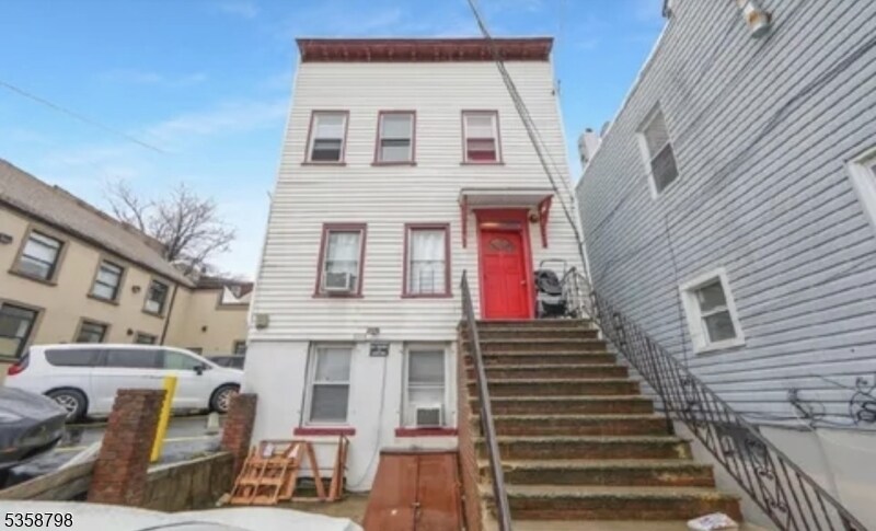 22 Elm St in Paterson, NJ - Building Photo