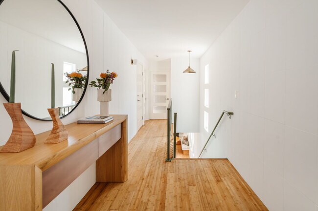 2406 Silver Ridge Ave in Los Angeles, CA - Building Photo - Building Photo