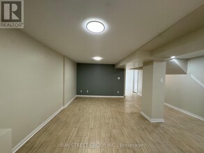 33 Cindy Nicholas Dr in Toronto, ON - Building Photo - Building Photo