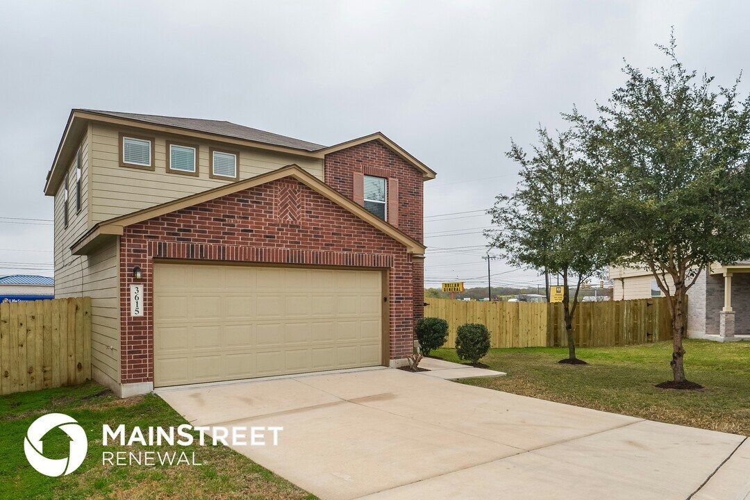 3615 Alonzo Fields in Converse, TX - Building Photo
