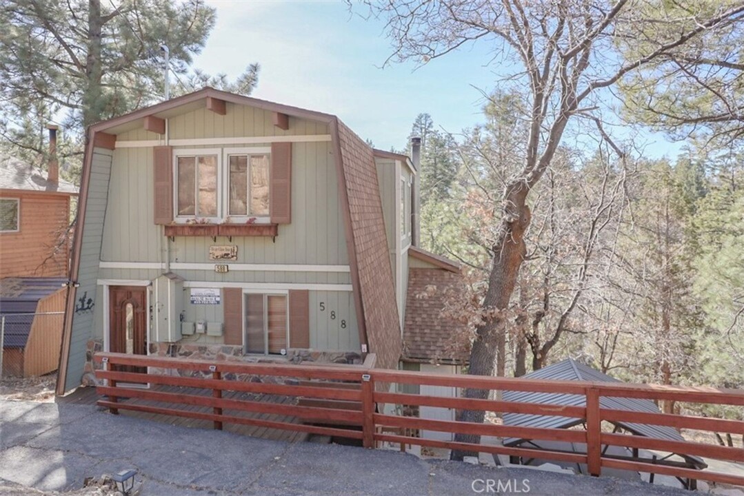 588 Villa Grove Ave in Big Bear, CA - Building Photo