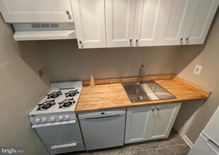 1727 Massachusetts Ave NW in Washington, DC - Building Photo - Building Photo
