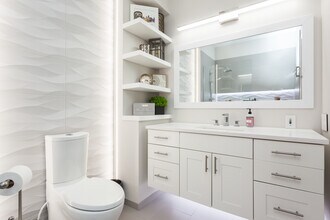 130 S Canal St in Chicago, IL - Foto de edificio - Building Photo