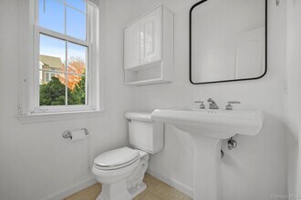 45 High Point Cir in Rye Brook, NY - Building Photo - Building Photo