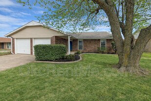 1104 Spruce Dr in Moore, OK - Building Photo