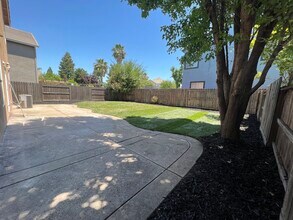 2858 Screech Owl Way in Sacramento, CA - Building Photo - Building Photo