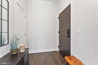 635 Slaters Ln in Alexandria, VA - Building Photo - Building Photo
