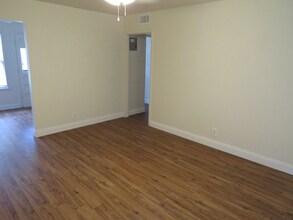 419 Anton Dr in San Antonio, TX - Building Photo - Building Photo