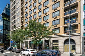 Carlyle Court in New York, NY - Building Photo - Building Photo