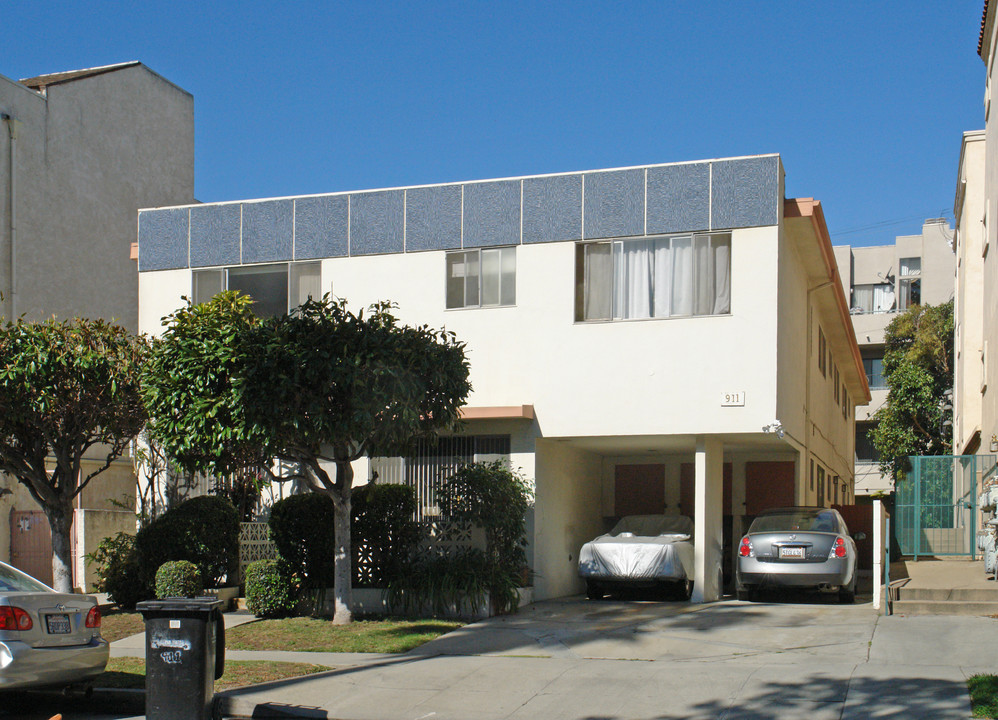 911 S Sherbourne Dr in Los Angeles, CA - Building Photo