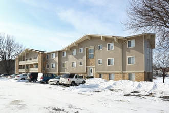 Lakeview Apartments in Haslett, MI - Building Photo - Building Photo