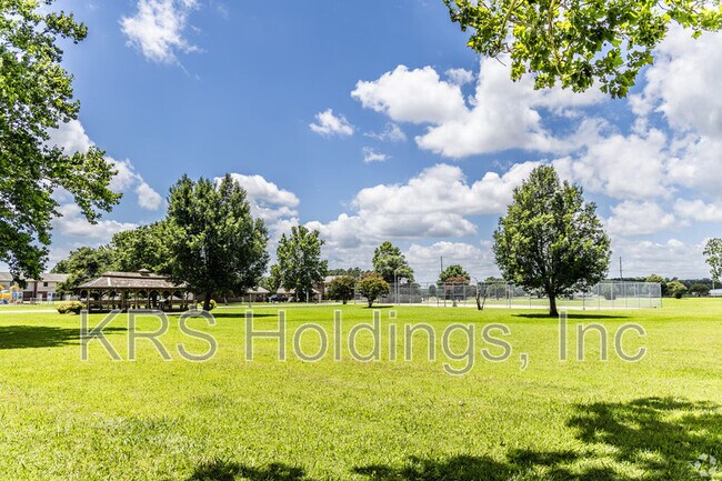 272 Gulfstream Dr in Elizabeth City, NC - Foto de edificio - Building Photo